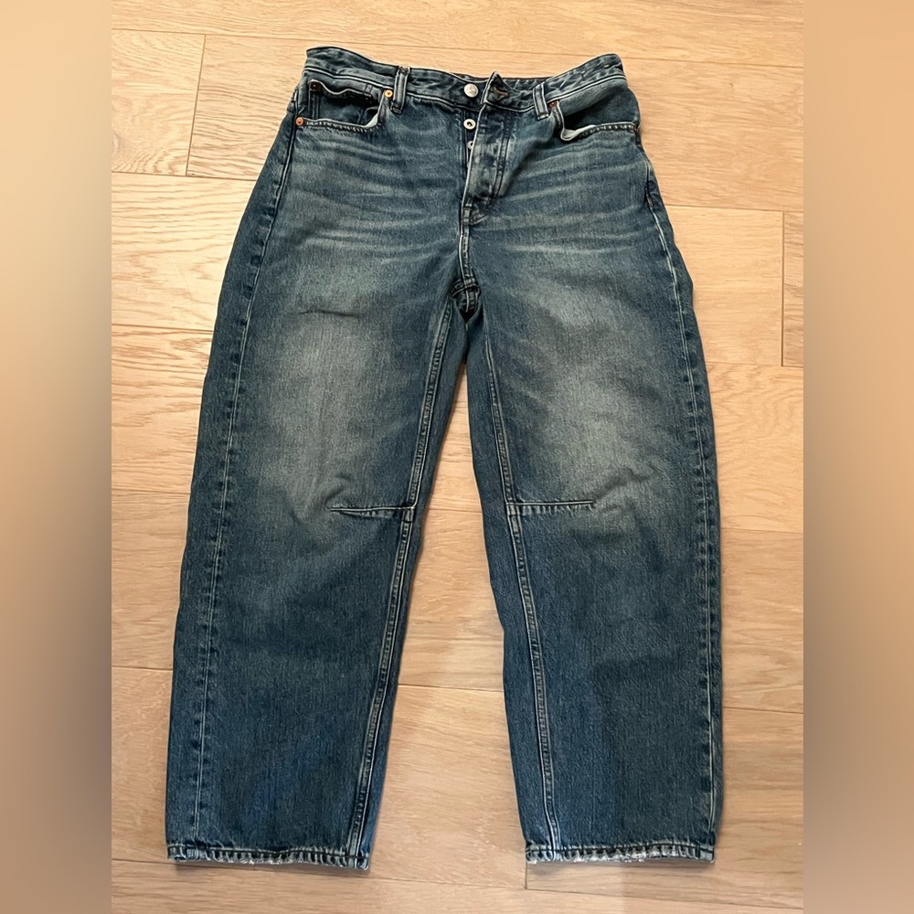 Madewell darted barrel leg jeans in a medium wash